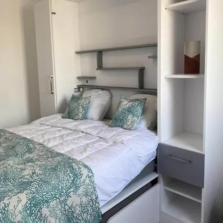 New Apt Behind Train Station Apartment Arcachon