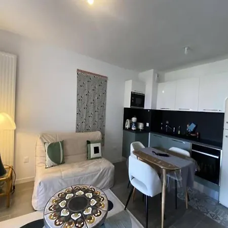 New Apt Behind Train Station Arcachon