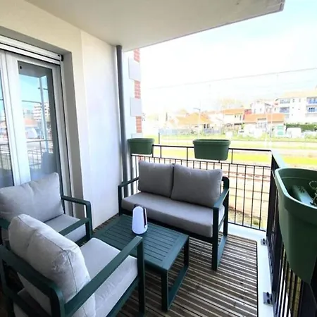 New Apt Behind Train Station Apartment