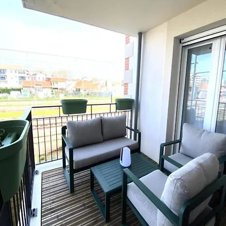 New Apt Behind Train Station Apartment Arcachon
